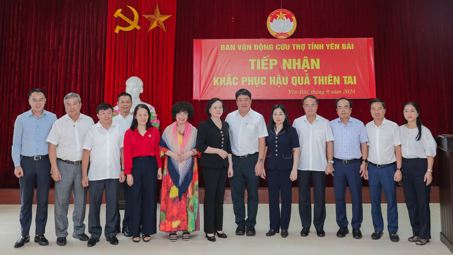 petrovietnam tham dong vien va trao ho tro cho nguoi dan chiu thiet hai do thien tai tai tinh yen bai hinh 2