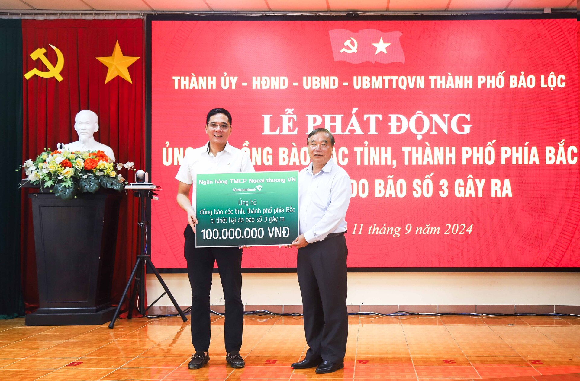 can bo nhan vien vietcombank ung ho 1 ngay luong ho tro dong bao bi thiet hai do bao so 3 hinh 2