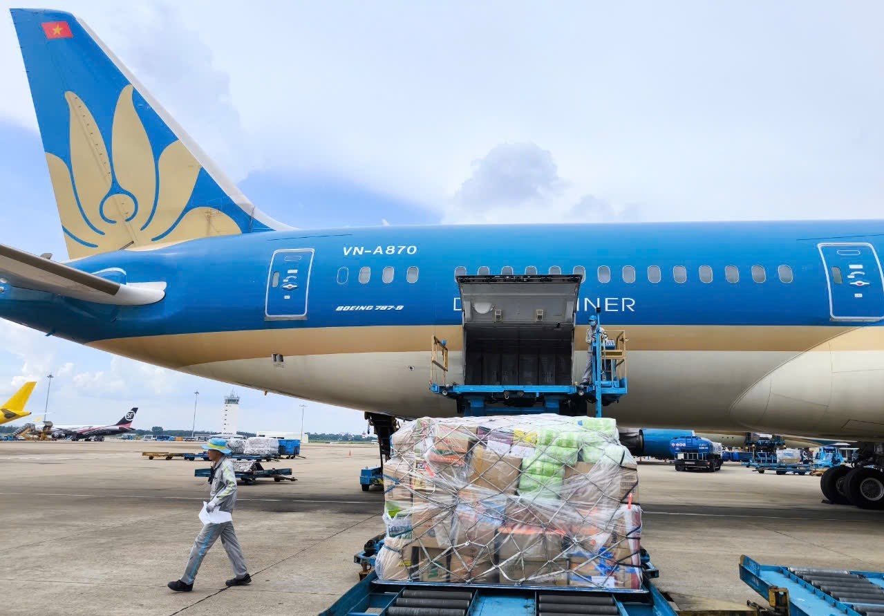 vietnam airlines van chuyen gan 30 tan hang cuu tro vung bao lu mien bac sau 2 ngay hinh 2