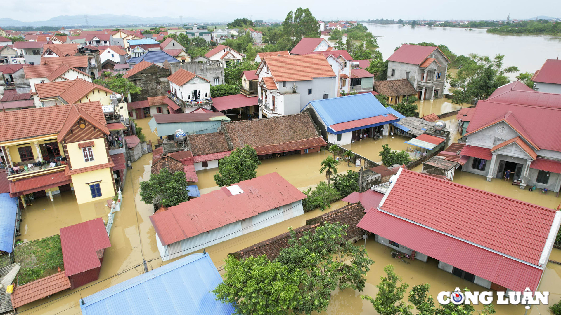 ha noi toan canh nuoc lu bua vay xa viet long huyen soc son hinh 5