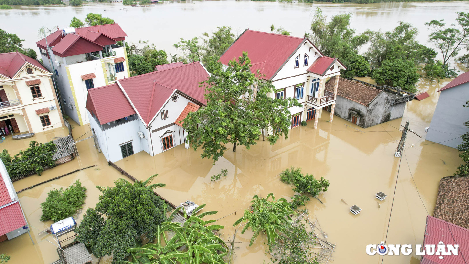 ha noi toan canh nuoc lu bua vay xa viet long huyen soc son hinh 7