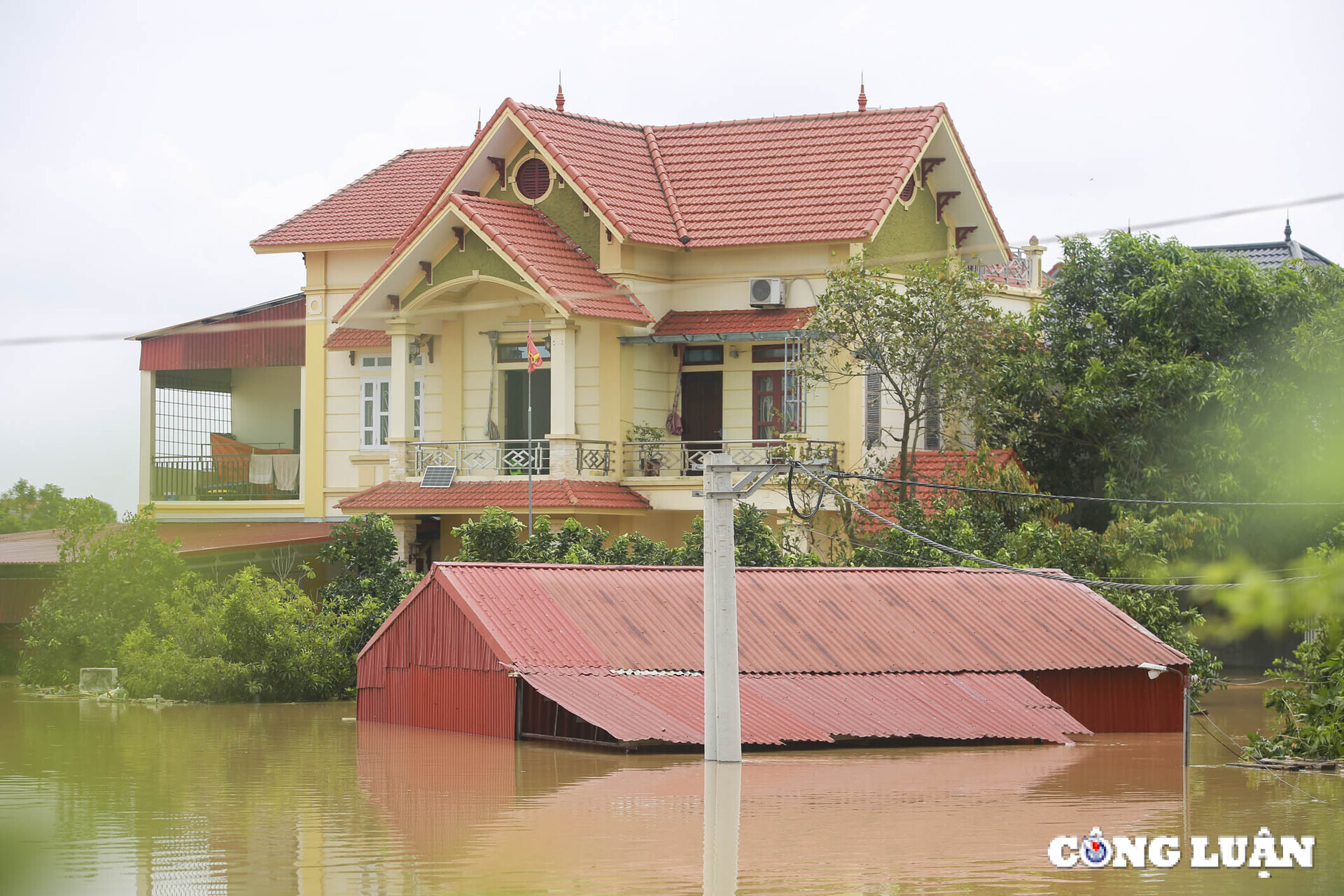 ha noi toan canh nuoc lu bua vay xa viet long huyen soc son hinh 9