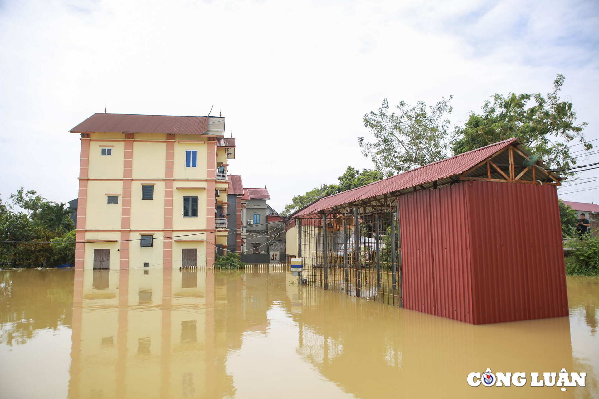 ha noi toan canh nuoc lu bua vay xa viet long huyen soc son hinh 8