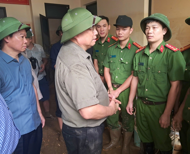 thu tuong pham minh chinh thi sat dong vien nguoi dan va cac luc luong ung pho khac phuc hau qua mua lu tai yen bai hinh 5