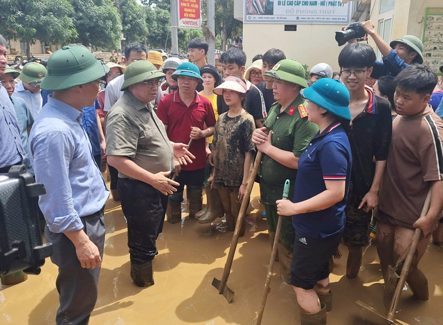 thu tuong pham minh chinh thi sat dong vien nguoi dan va cac luc luong ung pho khac phuc hau qua mua lu tai yen bai hinh 4