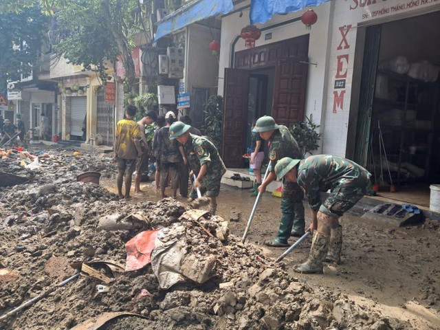 thu tuong pham minh chinh thi sat dong vien nguoi dan va cac luc luong ung pho khac phuc hau qua mua lu tai yen bai hinh 6