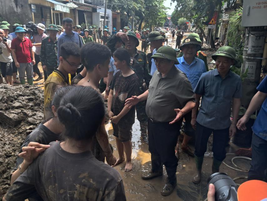 thu tuong pham minh chinh thi sat dong vien nguoi dan va cac luc luong ung pho khac phuc hau qua mua lu tai yen bai hinh 1