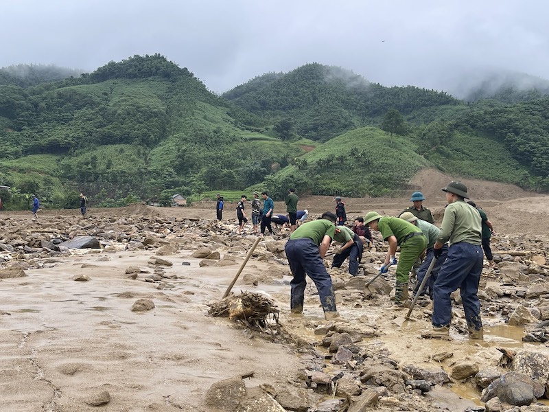 lao cai chay dua voi thoi gian no luc tim kiem nguoi mat tich tai lang nu hinh 2