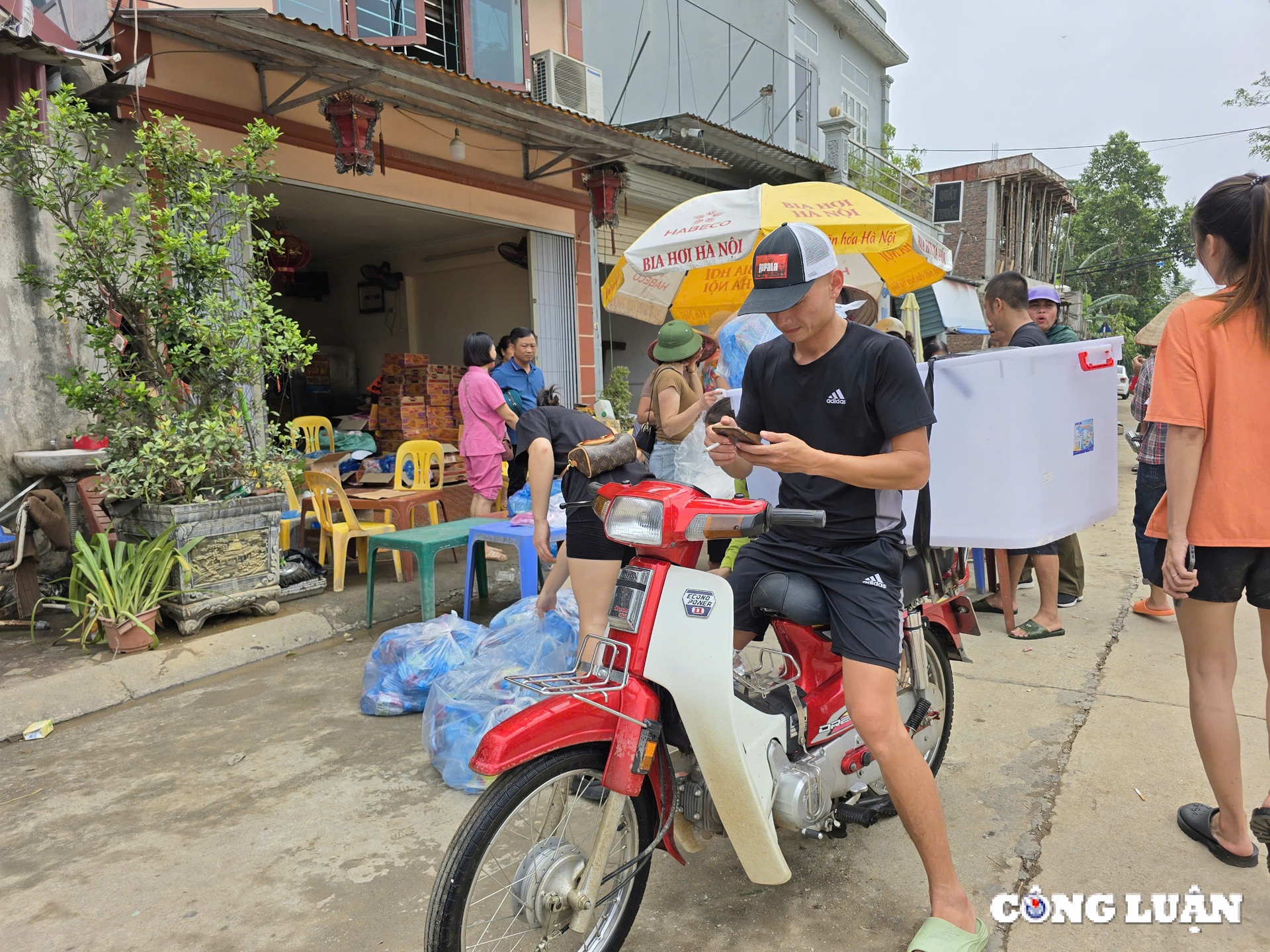 nhung nguoi hung tham lang tiep suc cho nguoi dan vung ngap lut hinh 3