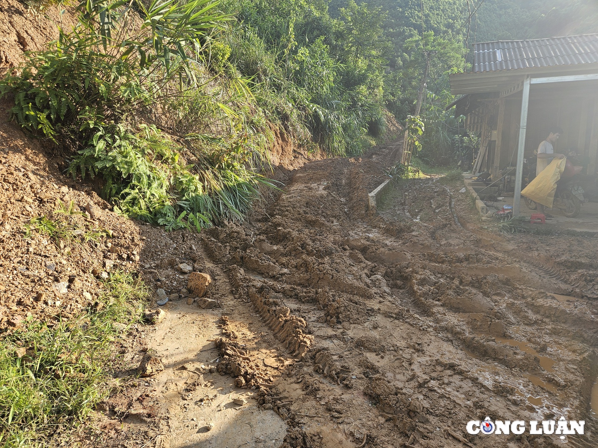 yen bai sau mua lu duong vao thon ban tat cang di cang xa hinh 6