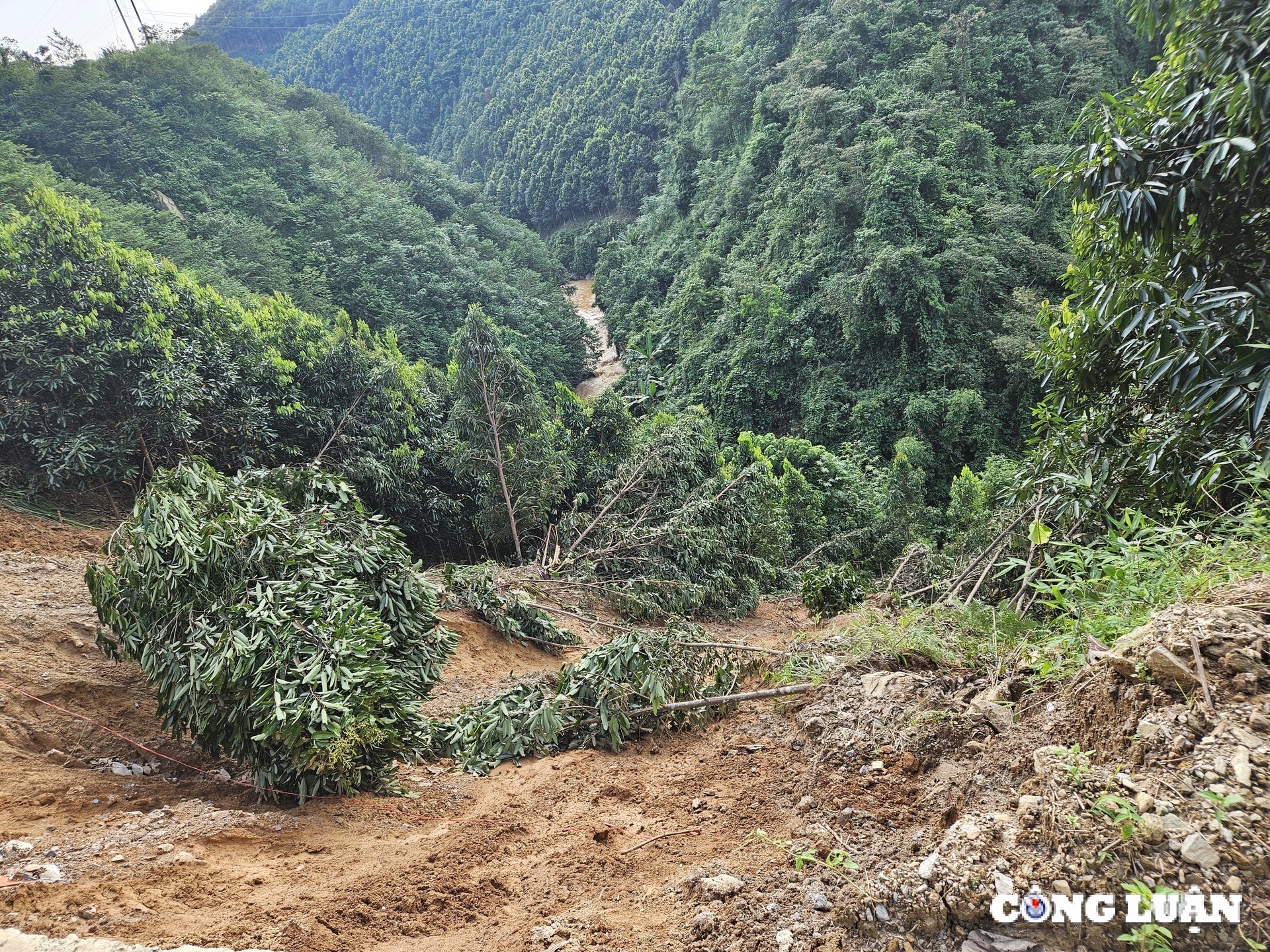 yen bai sau mua lu duong vao thon ban tat cang di cang xa hinh 5