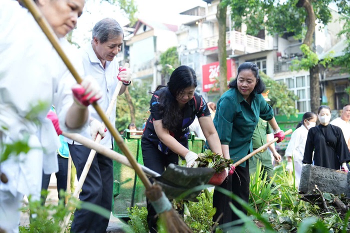 bi thu ha noi cung nguoi dan tong ve sinh moi truong sau bao so 3 hinh 1