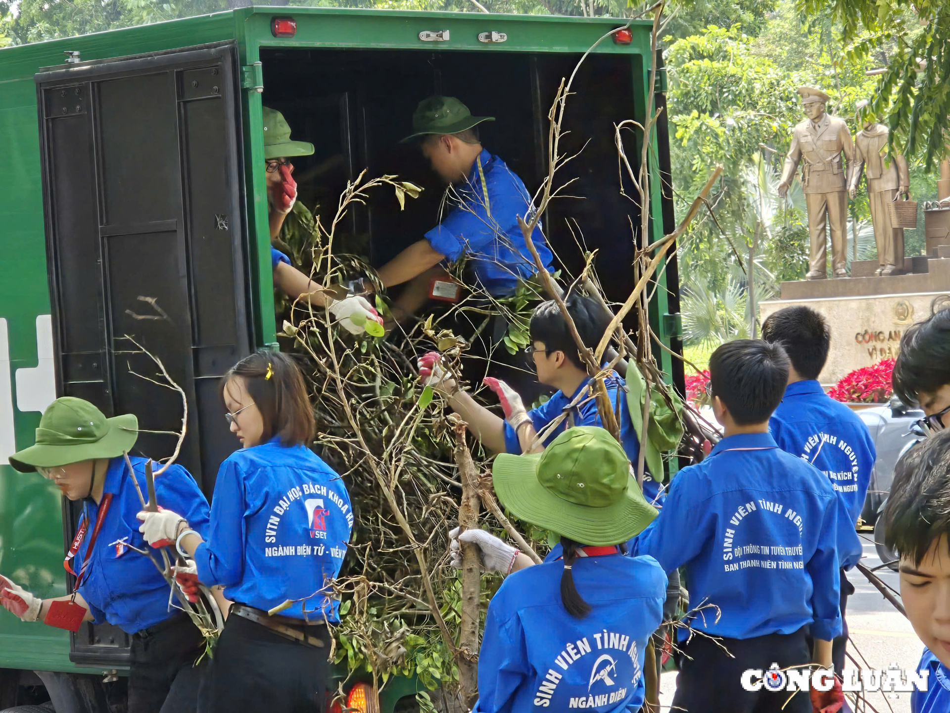 bi thu ha noi cung nguoi dan tong ve sinh moi truong sau bao so 3 hinh 3