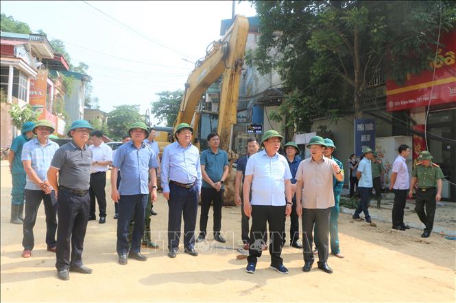 uy vien bo chinh tri nguyen xuan thang tham hoi dong vien nguoi dan vung lu yen bai hinh 1