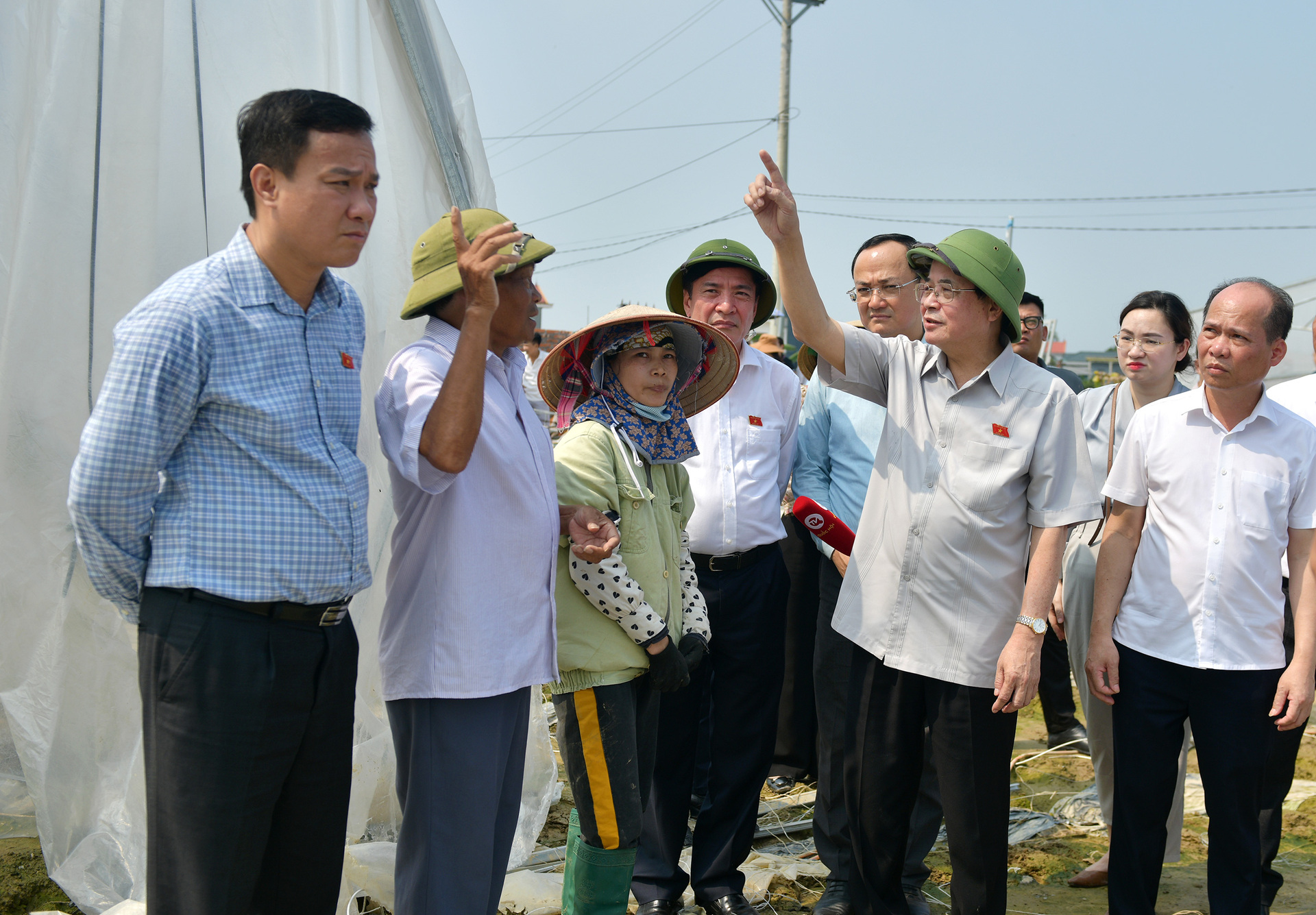 pho chu tich quoc hoi nguyen duc hai tham hoi dong vien nguoi dan bi thiet hai do bao so 3 tai hai duong hinh 3