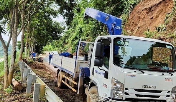 lao cai no luc khoi phuc mang luoi vien thong sau bao hinh 1