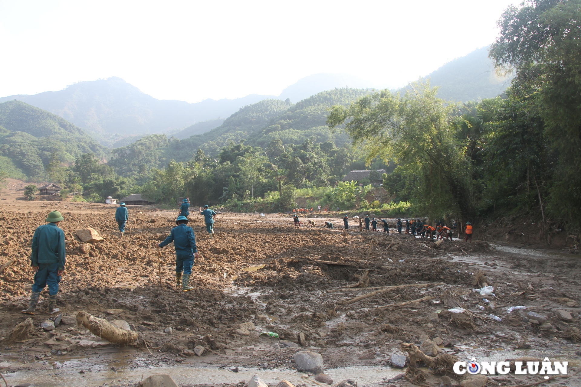 sat lo lang nu lao cai nhung suat com nghia tinh gui den dong bao hinh 1