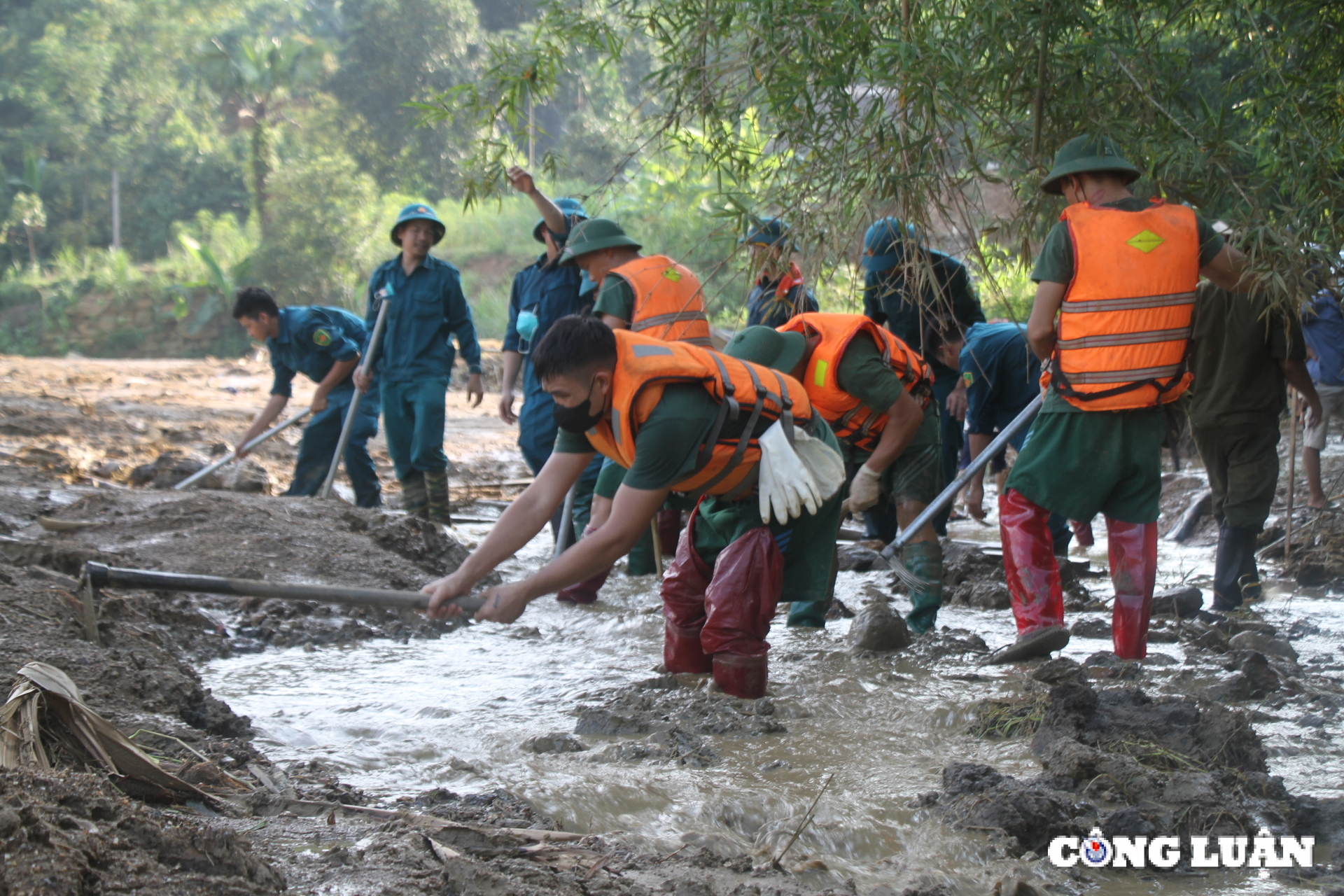 thon lang nu lao cai hoang tan sau sat lo dat hinh 6