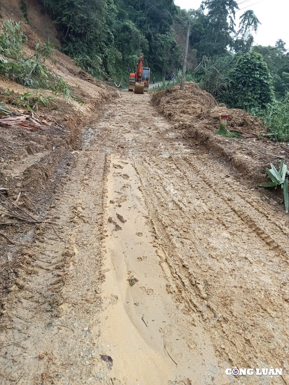 bac kan no luc khac phuc cac su co bao dam giao thong sau bao so 3 hinh 7