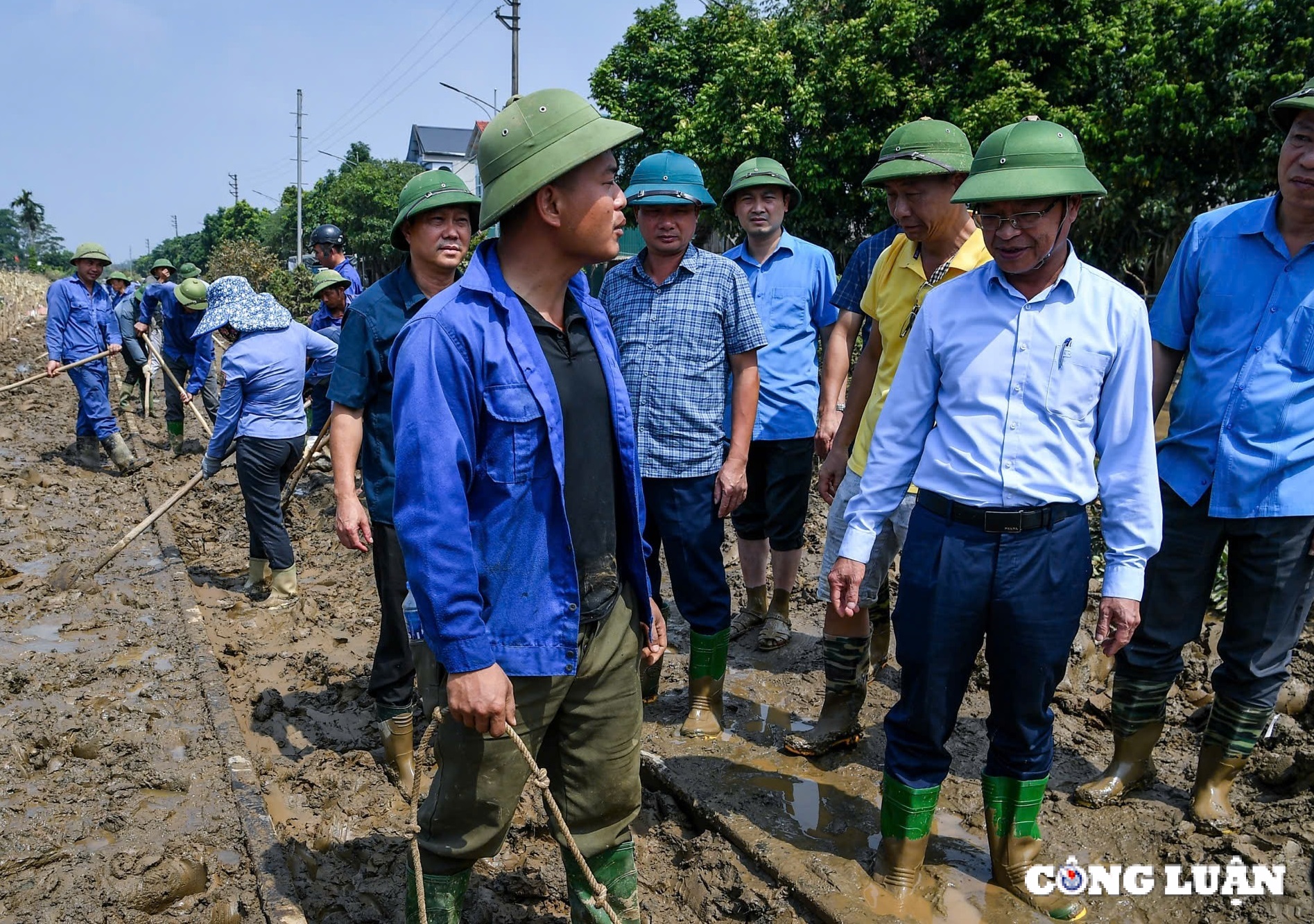 huy dong moi nguon luc khac phuc hau qua mua lu gay ra voi ha tang giao thong hinh 6