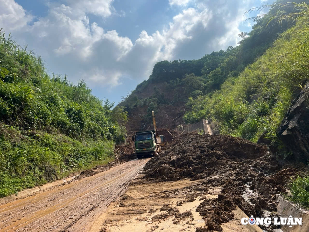 lao cai quoc lo 70 vao lang nu hu hong nghiem trong sau mua lu sat lo hinh 7