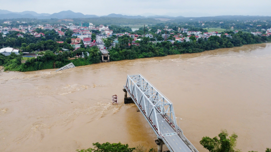 thu tuong chinh phu yeu cau khan truong xay dung cau phong chau moi hinh 1