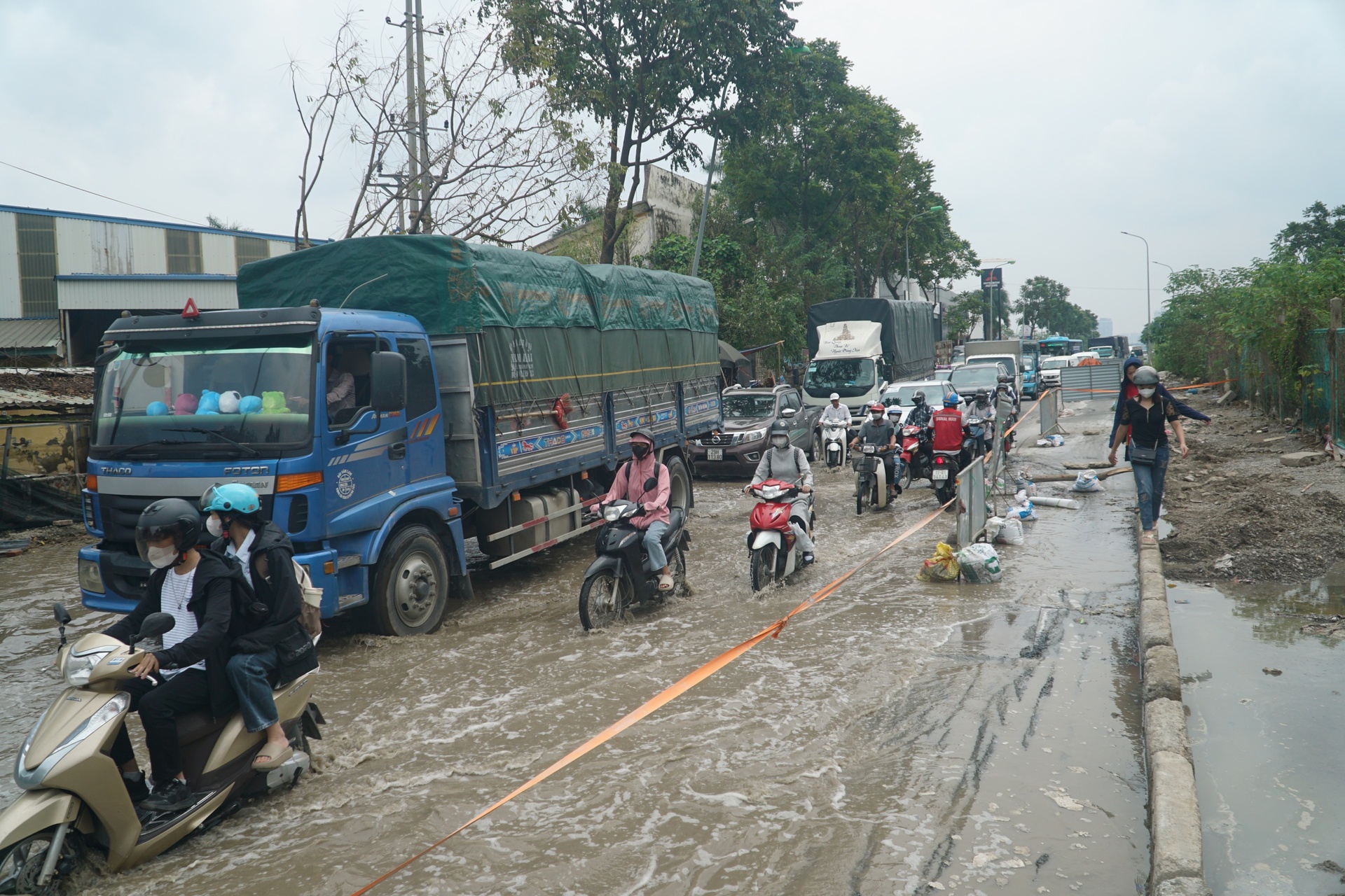 ha noi tiep tuc dieu chinh to chuc lai giao thong tren dai lo thang long hinh 1