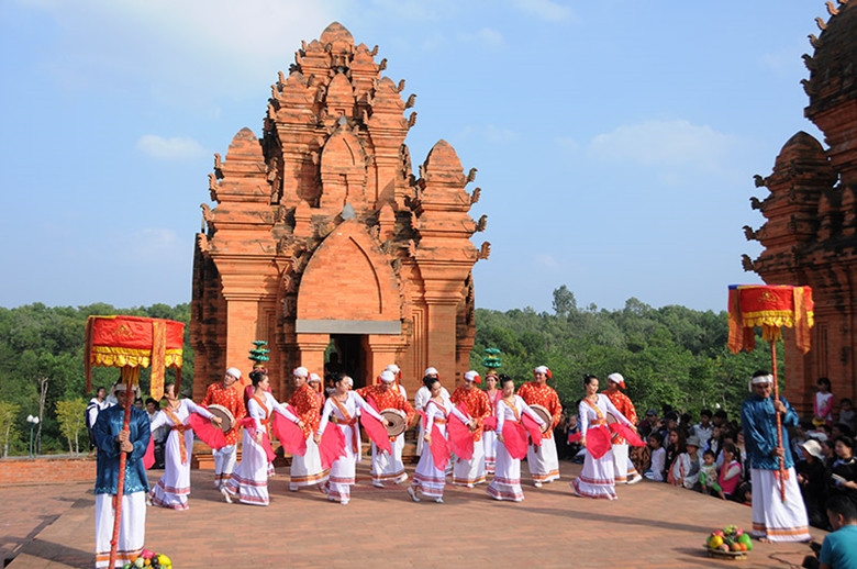 lui ngay hoi van hoa dan toc cham nam 2024 sang thang 12 hinh 1