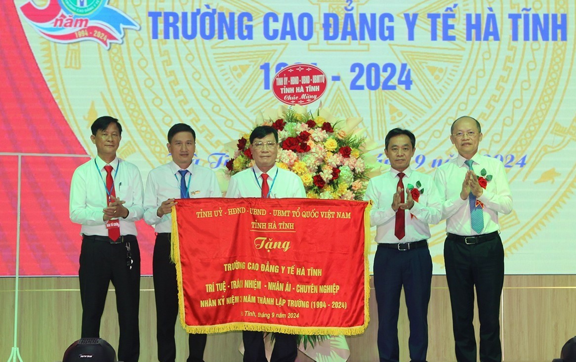 truong cao dang y te ha tinh ky niem 30 nam hinh thanh va phat trien hinh 2