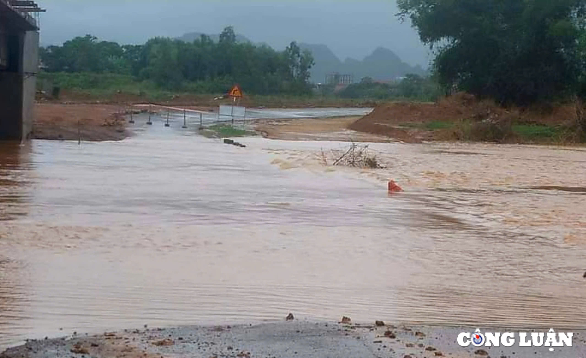 quang binh hon mot nghin ho dan bi ngap 38 thon bi chia cat hinh 1