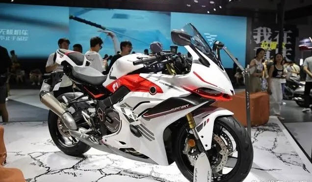 voge ra mat mau sportbike rr660s 2025 gia cuc ky hap dan hinh 1