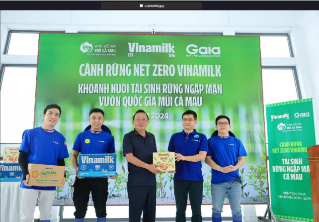 vinamilk tich cuc thuc hien du an cach rung netzero huong den trung hoa khi nha kinh hinh 6