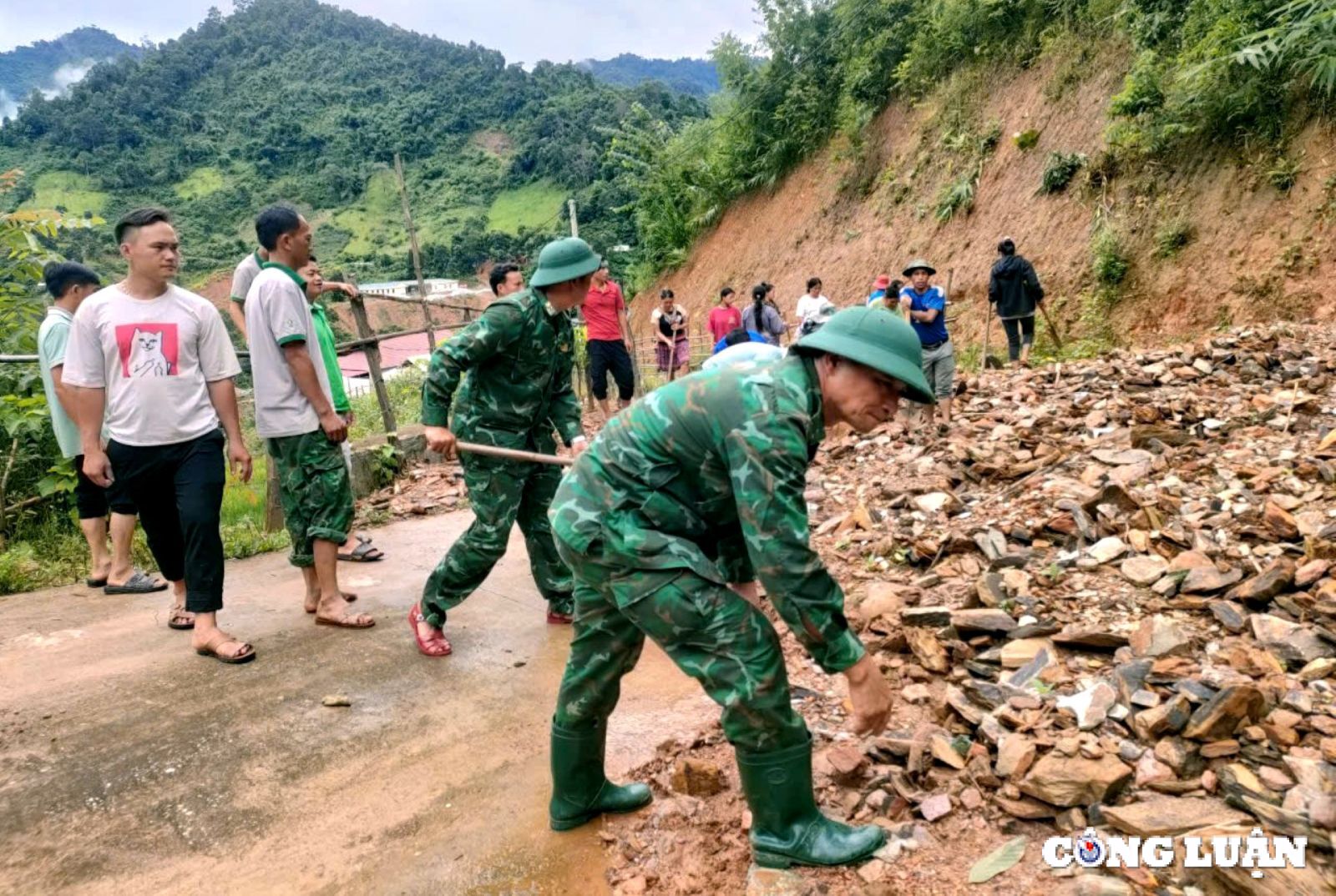 chung suc phong chong va giam thieu thiet hai do thien tai bao lu hinh 4