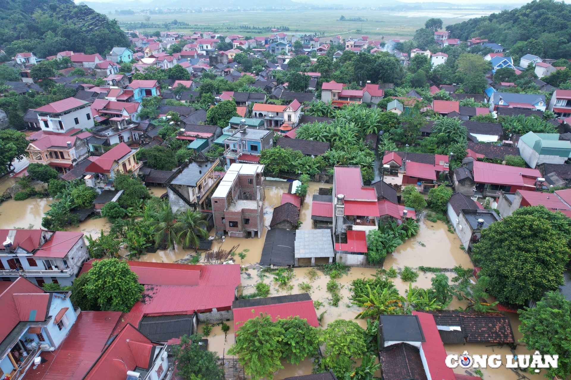 chung suc phong chong va giam thieu thiet hai do thien tai bao lu hinh 2