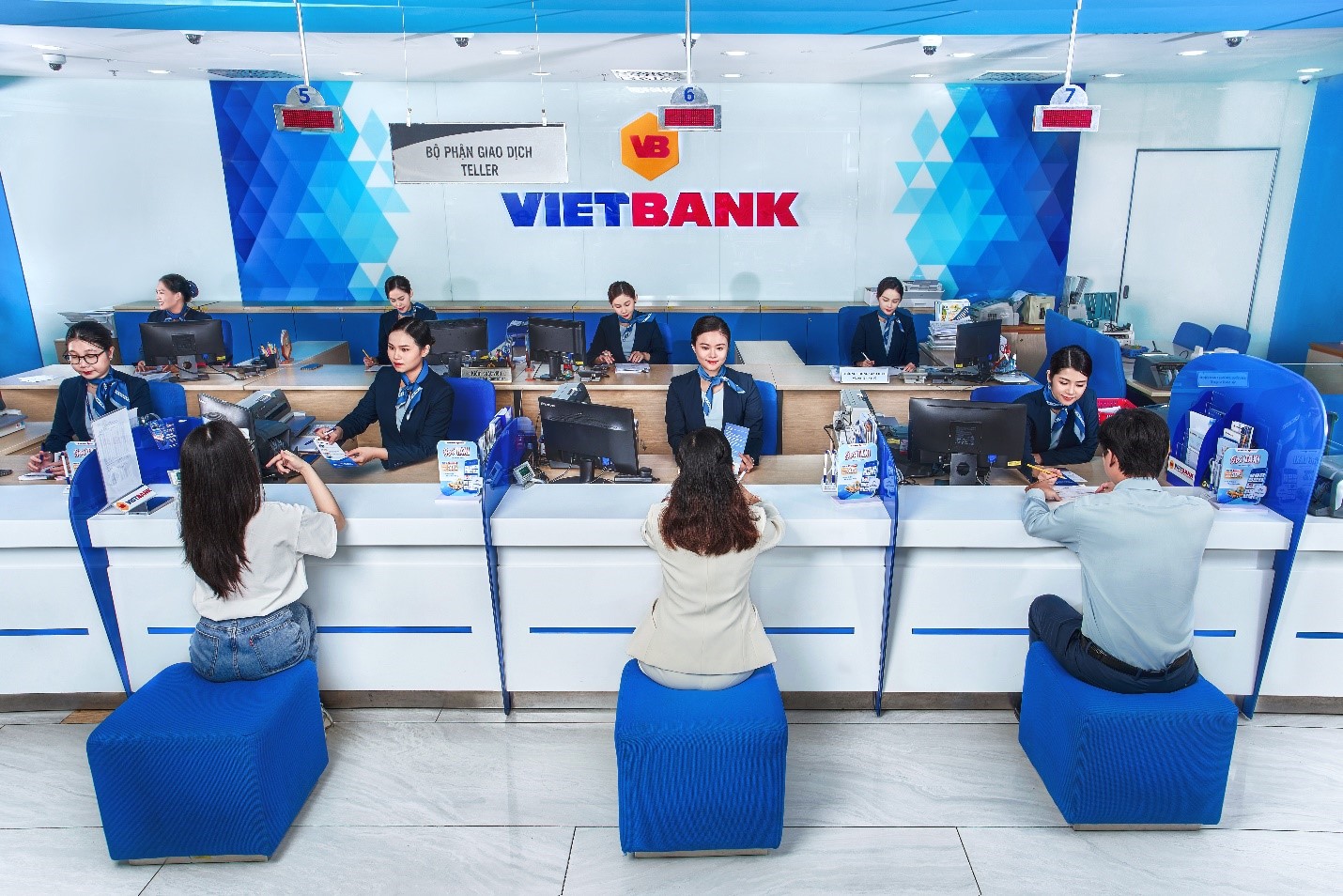 vietbank tung bung khai truong chi nhanh bac ninh hinh 2