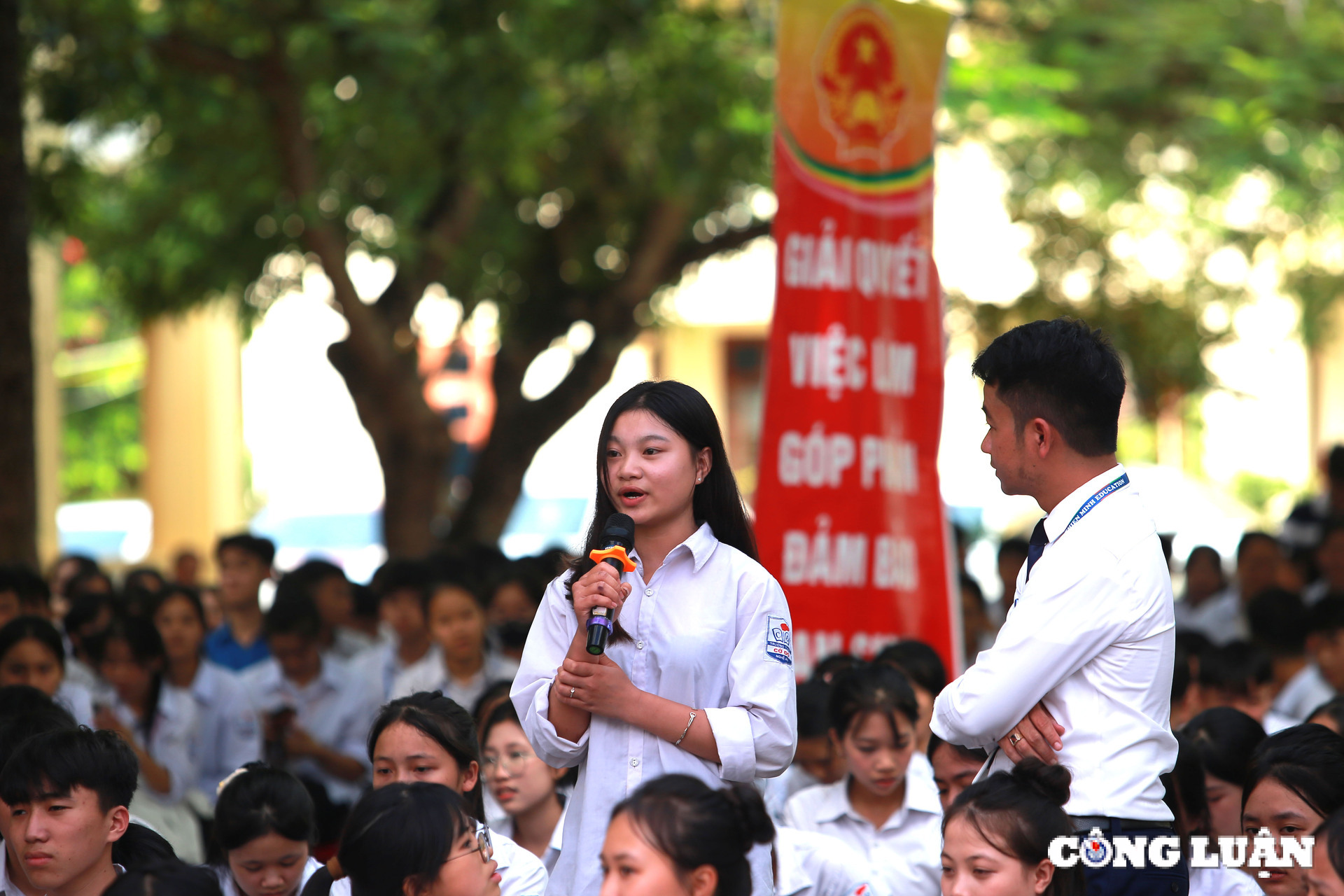 tu van huong nghiep gioi thieu viec lam som cho cac em hoc sinh khoi 12 hinh 6