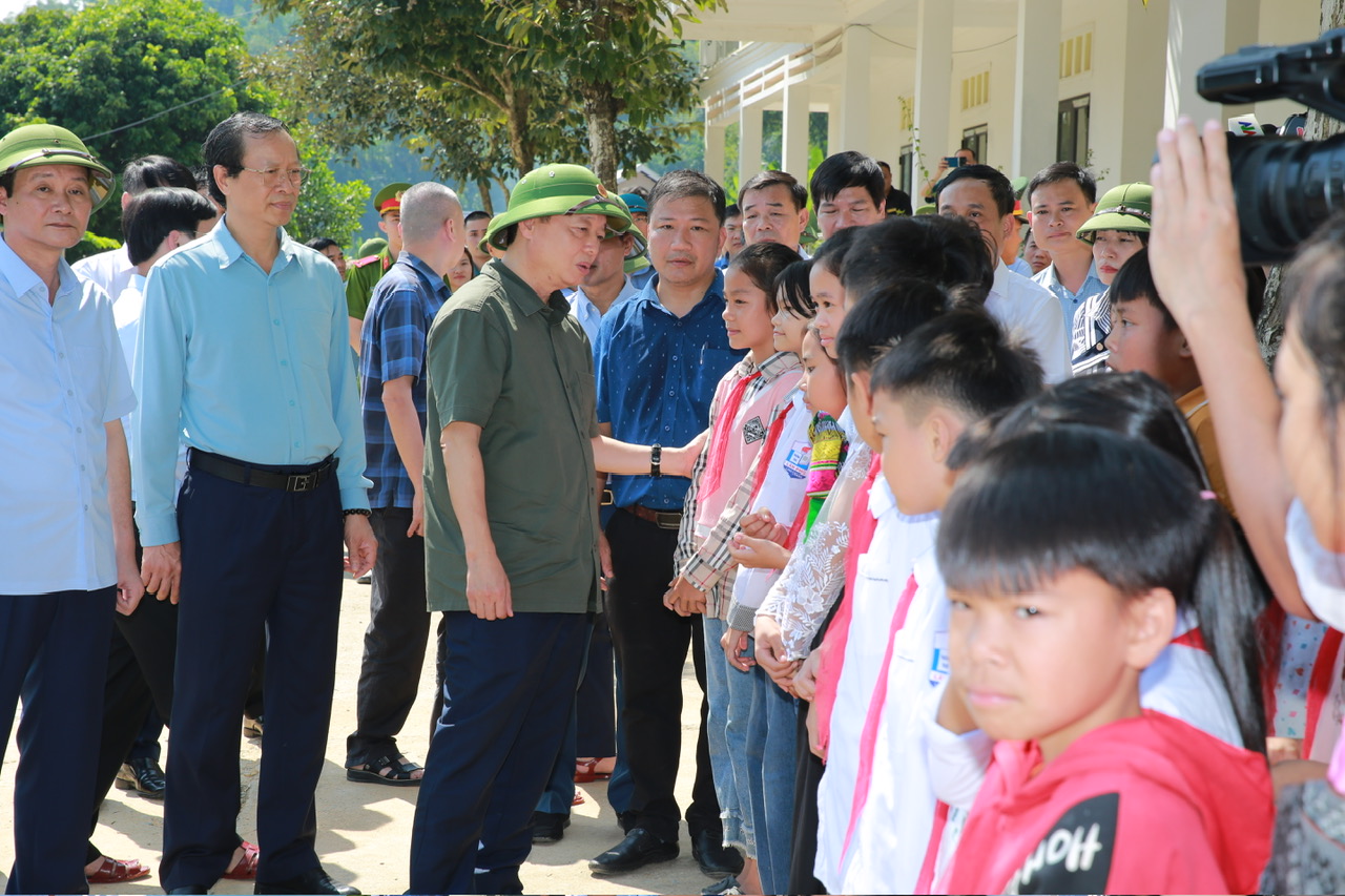 pho thu tuong tran hong ha kiem tra viec khac phuc hau qua mua lu tai thanh hoa hinh 2