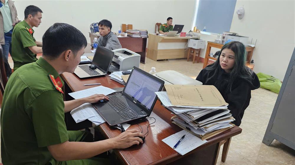 dak lak thieu tien tra no hai chi em ru nhau di cuop tiem vang hinh 1