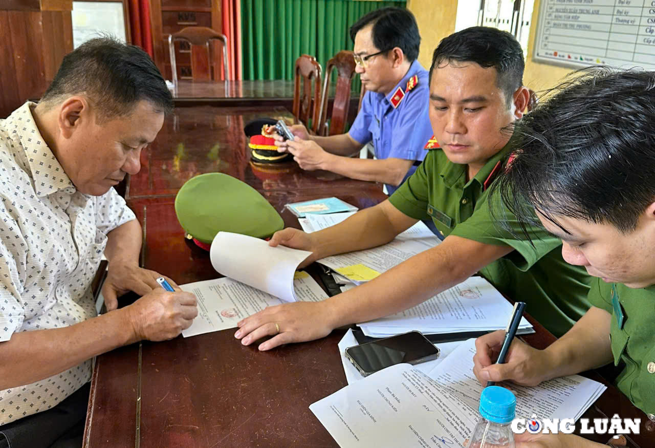 thua thien hue bat 4 doi tuong ve hanh vi nhan hoi lo hinh 2