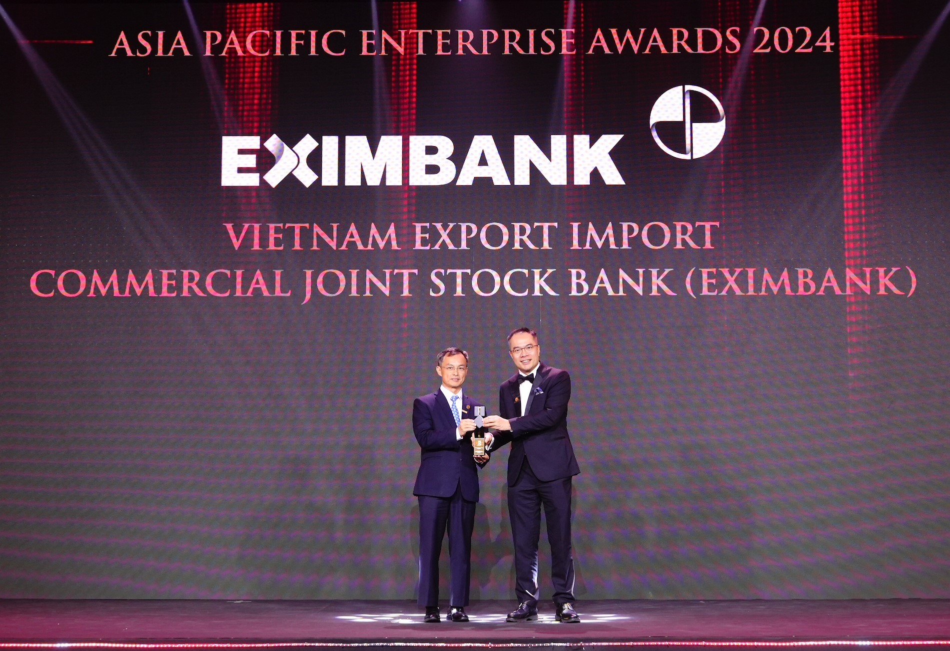 eximbank nhan giai thuong doanh nghiep xuat sac chau a 2024 hinh 1