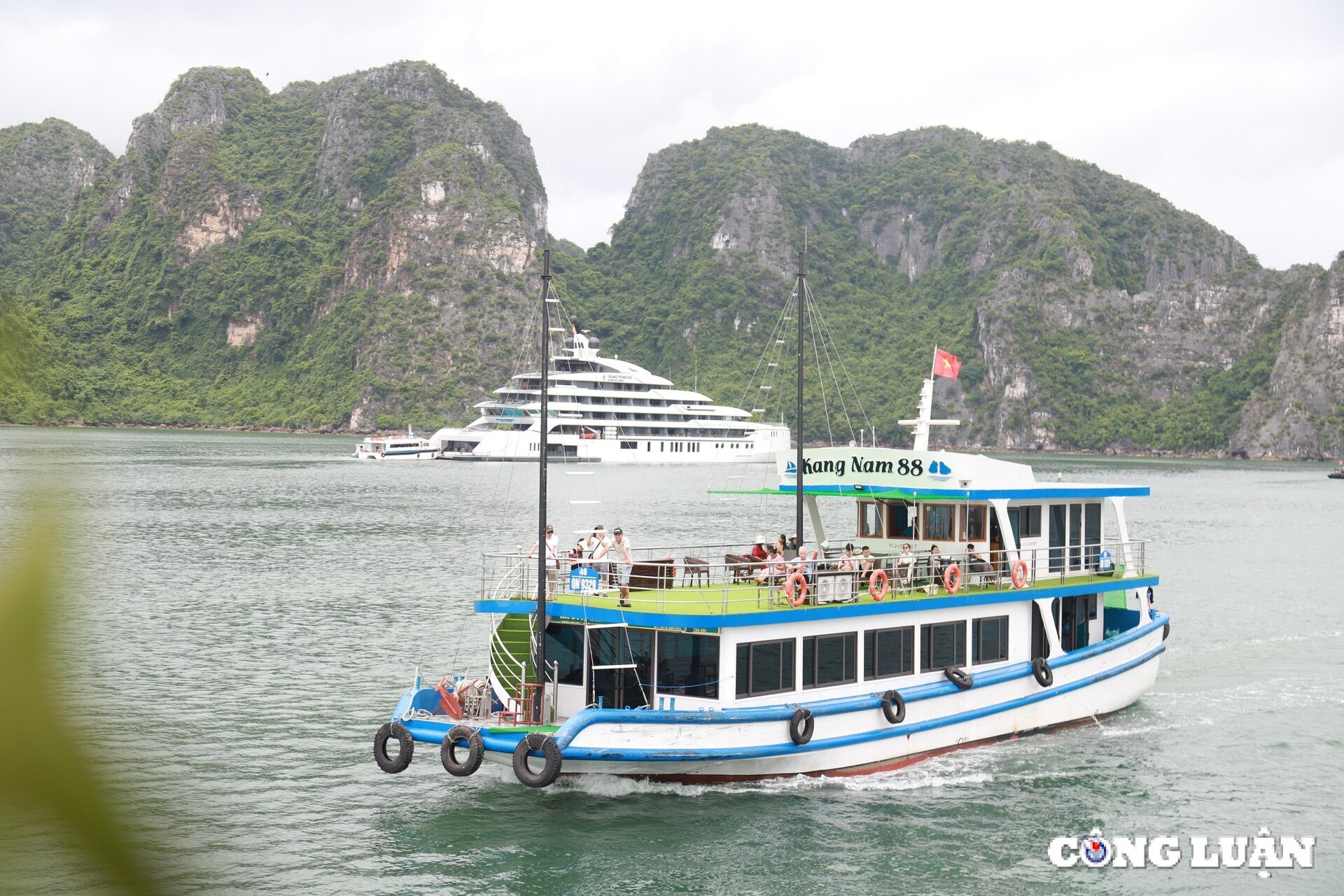 cam nang lonely planet goi y trai nghiem phai thu tai vinh ha long hinh 1