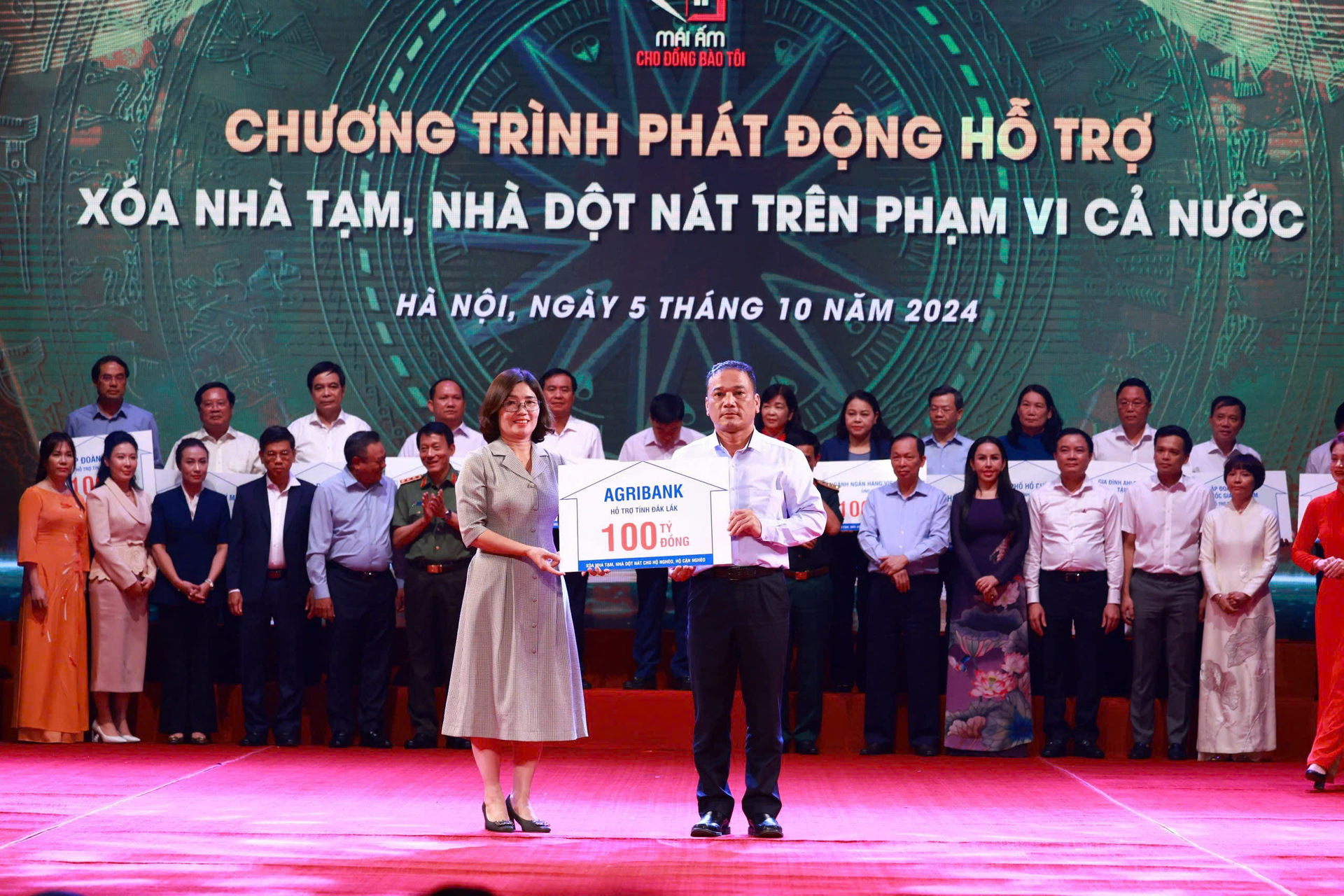 agribank ung ho 100 ty dong huong ung dot thi dua cao diem hoan thanh xoa nha tam nha dot nat tren ca nuoc hinh 2