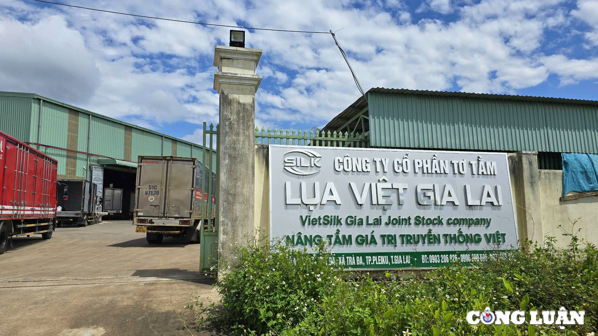 tp pleiku gia lai nguoi dan buc xuc vi mui hoi thoi tu nha may san xuat to tam hinh 3