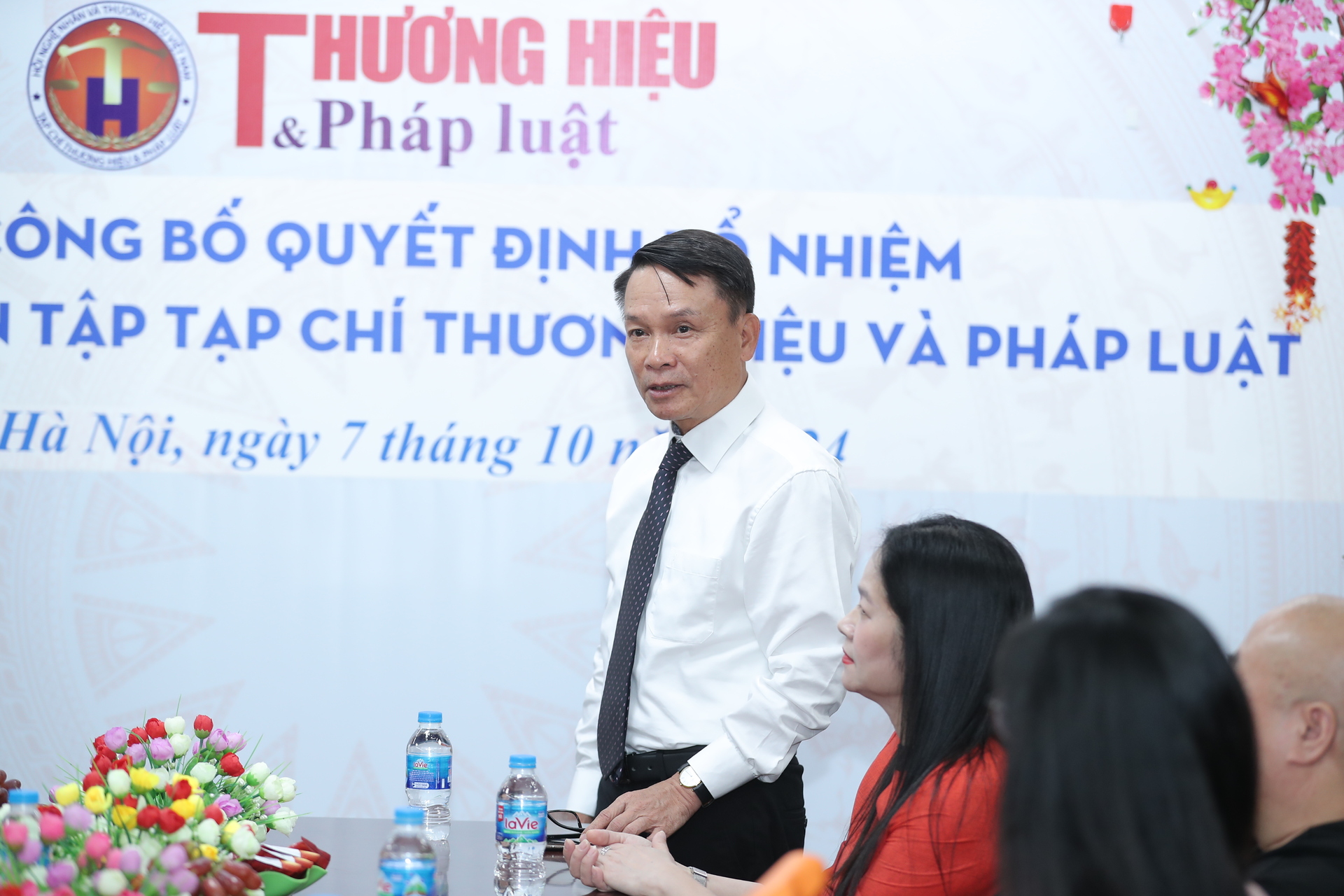 trao quyet dinh bo nhiem nha bao khong thi nhung giu chuc pho tong bien tap tap chi dt thuong hieu va phap luat hinh 3