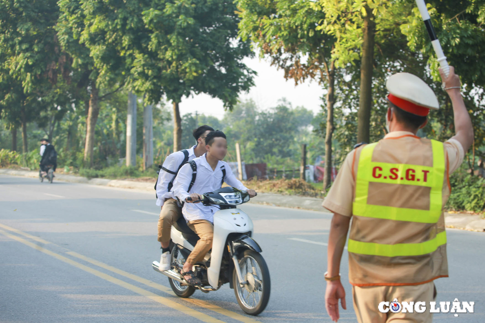 hang loat truong hop la hoc sinh thpt bi xu phat giao thong tren duong den truong hinh 8