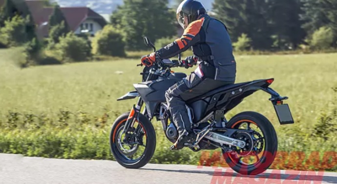 ktm 390 smc r 2025 sieu pham supermoto moi lo dien voi nhieu cai tien hinh 3