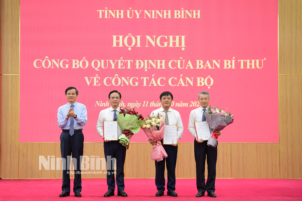 ninh binh cong bo quyet dinh cua ban bi thu ve cong tac can bo hinh 1