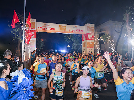 vietnam airlines to chuc thanh cong giai chay run for love 2024 hinh 1