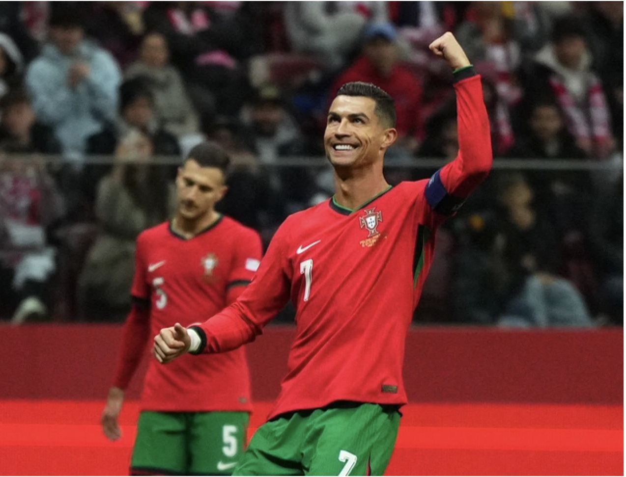 ronaldo ghi ban bo dao nha thang kich tinh truoc ba lan hinh 1