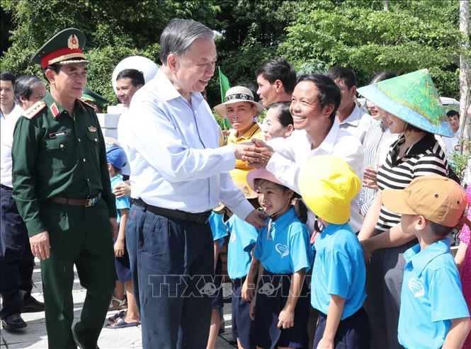 xay dung huyen dao con co ngay cang phat trien kinh te vung manh ve quoc phong  an ninh hinh 3